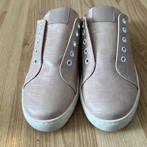 NEW White Raven espadrilles